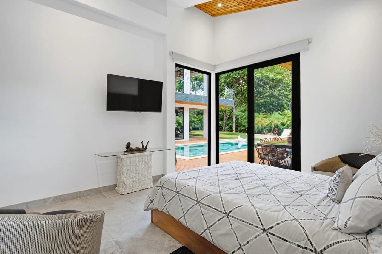 Casa La Ola Perfecta: Luxury 5-Bedroom Home with Pool, short walk to the Beach in Hacienda Pinilla - photo 13