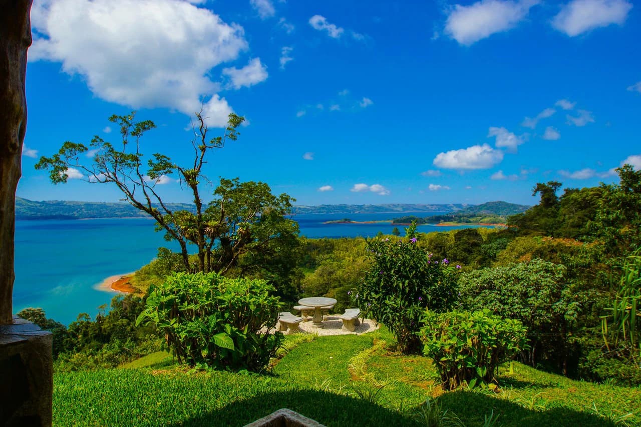 Luxury Vacation Rental Villas for Sale with Amazing Views of Lake Arenal - photo 8