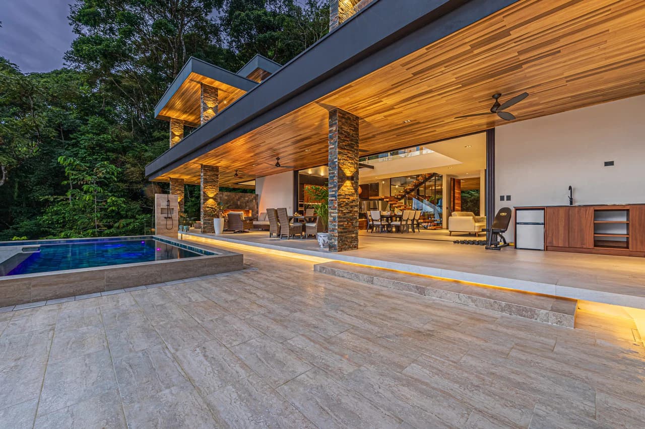 Casa Koules: Architectural 5-Bedroom Oceanview Estate in Prestigious Costa Verde Estates - photo 15