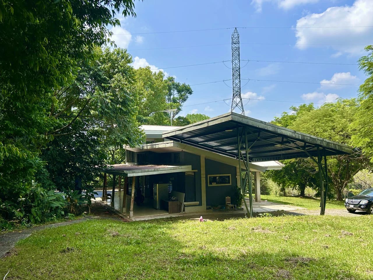 Fixer-Upper Home with an studio Office in Palmar Norte on a 7.58 Acres Property - photo 7