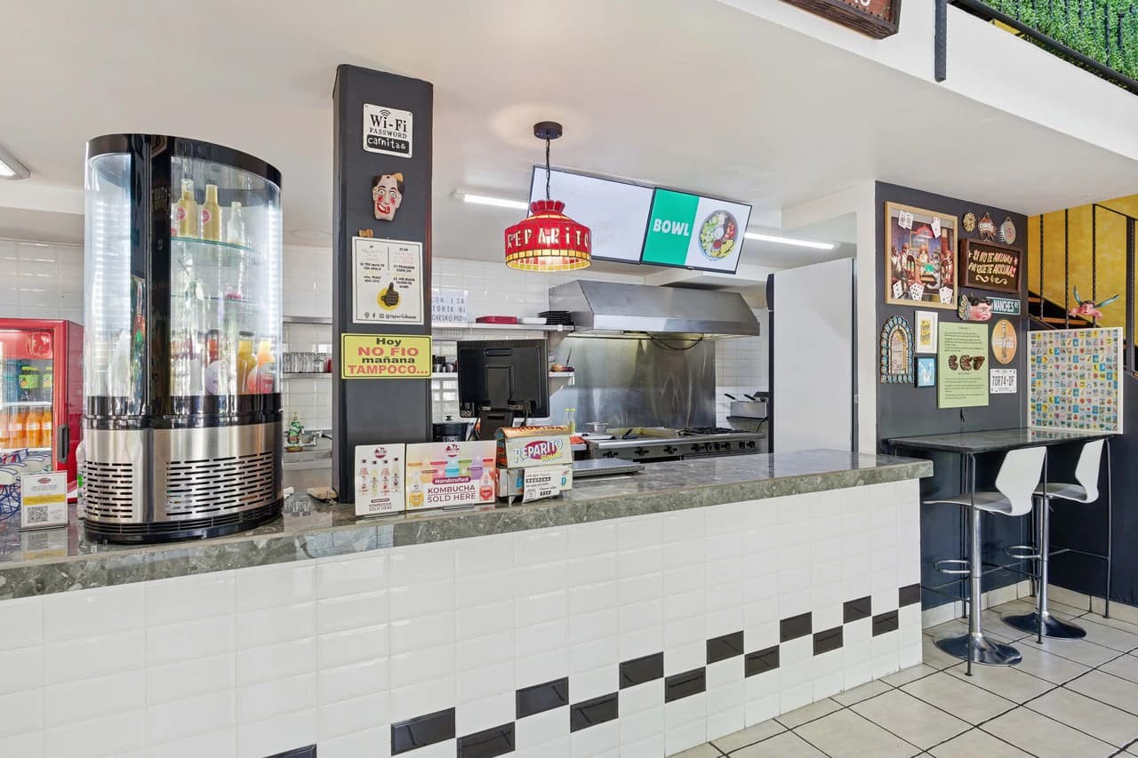 Reparito House: Turnkey Restaurant & Commercial Property for Sale - photo 10