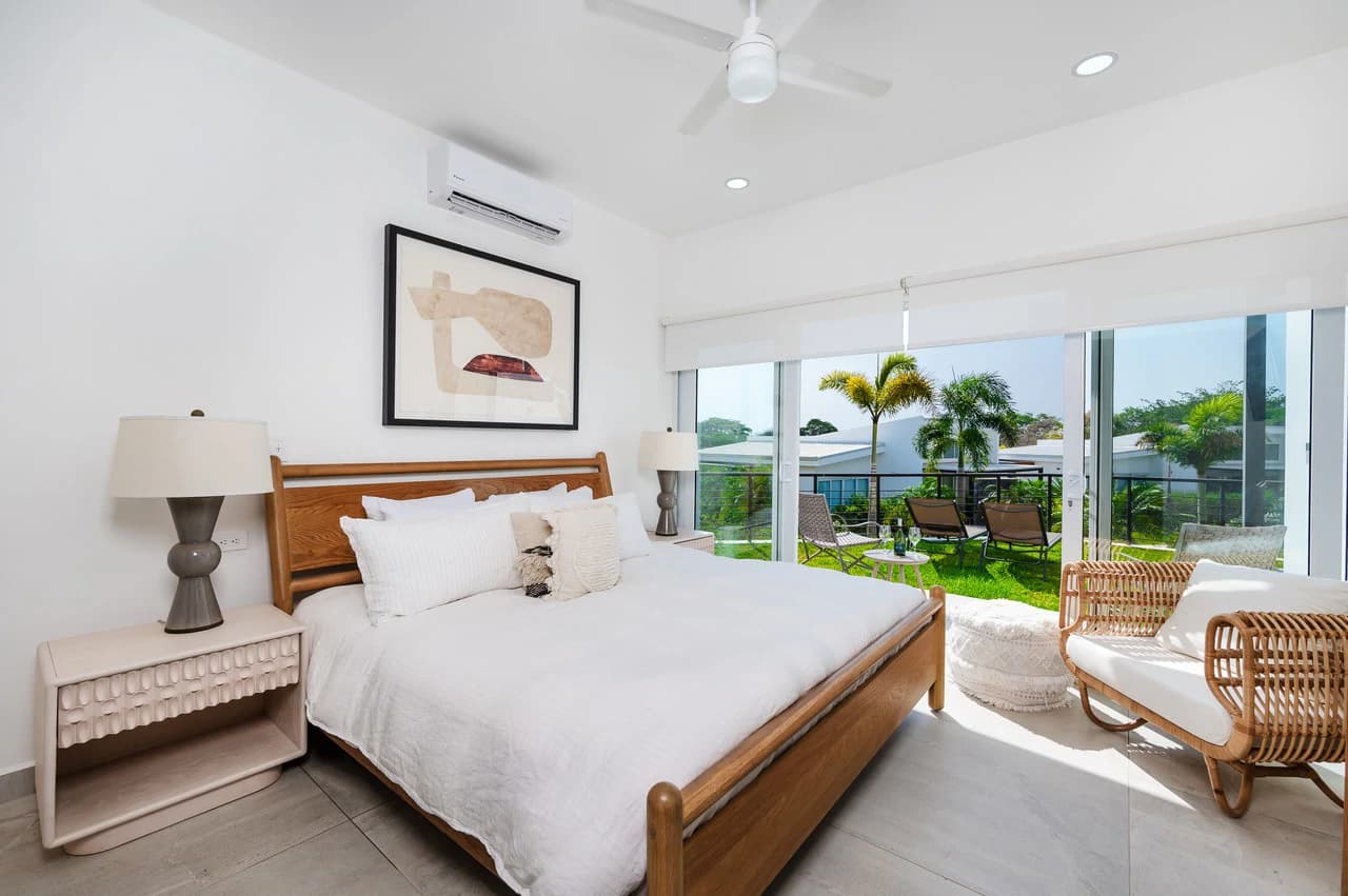 The Enclave: Ultra-Modern 5 Bedroom Villa Located Minutes From the Beach! - photo 17
