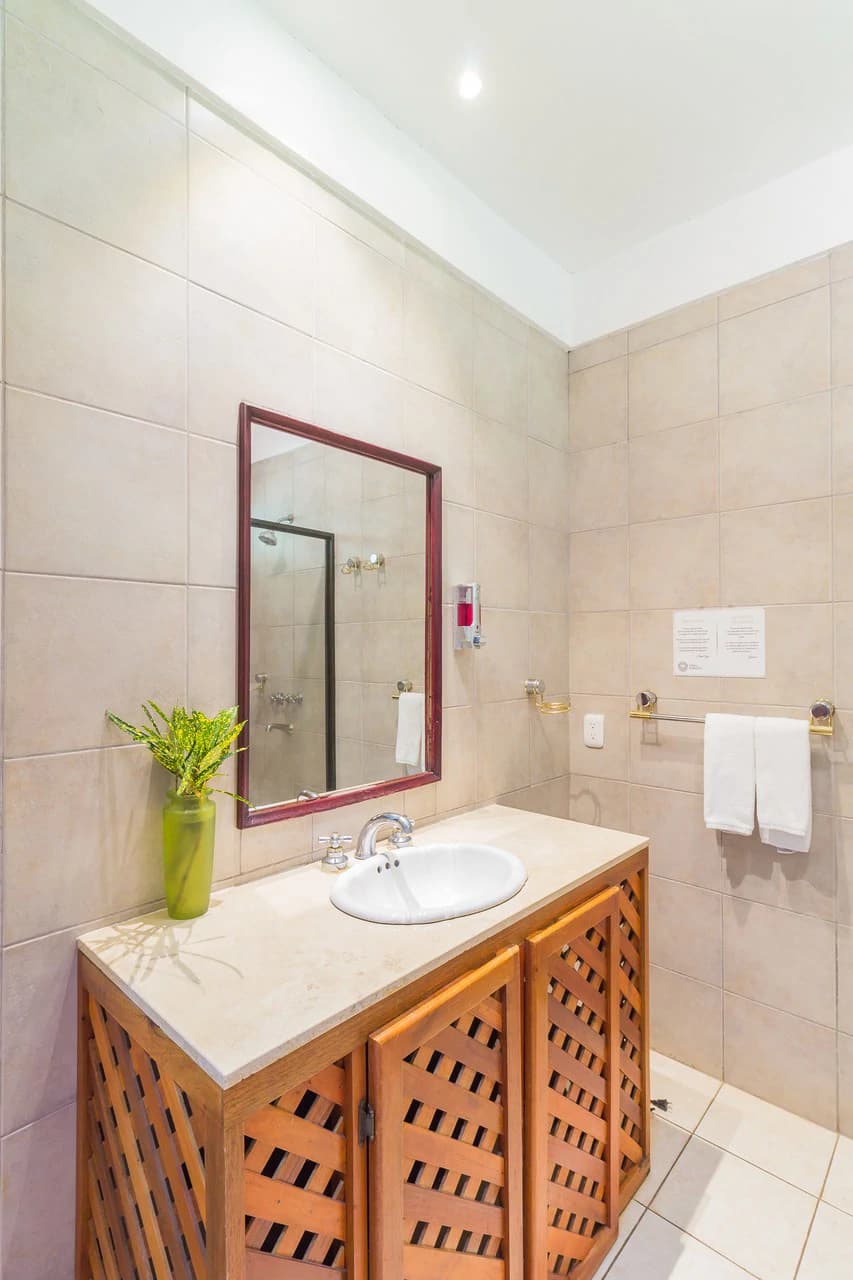 Popular 20-room Boutique hotel /retreat. Stunning ocean views - photo 46