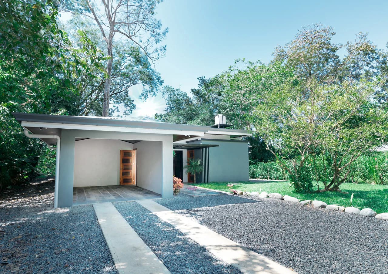 BRAND NEW 3-bedroom home, 5 minutes to Dominical Beach. - photo 32