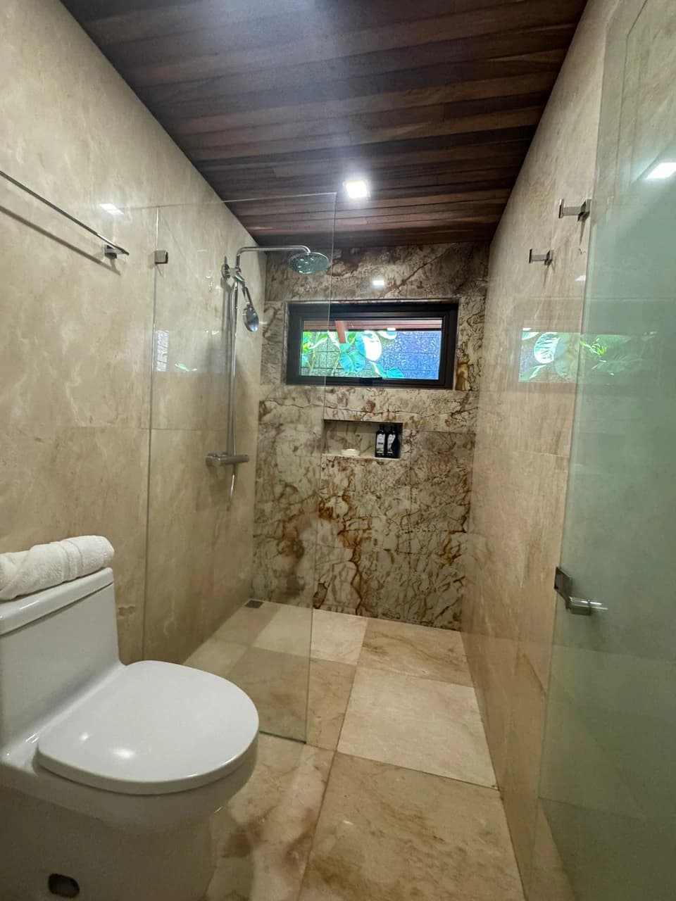 Zurcher Masterpiece Heredia: Splendid one story home - photo 12