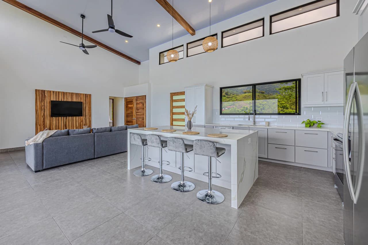 CHONTALES NEW VILLA WITH PANORAMIC OCEAN AND MOUNTAINS VIEWS: Mountain Villa For Sale in Ojochal - photo 29