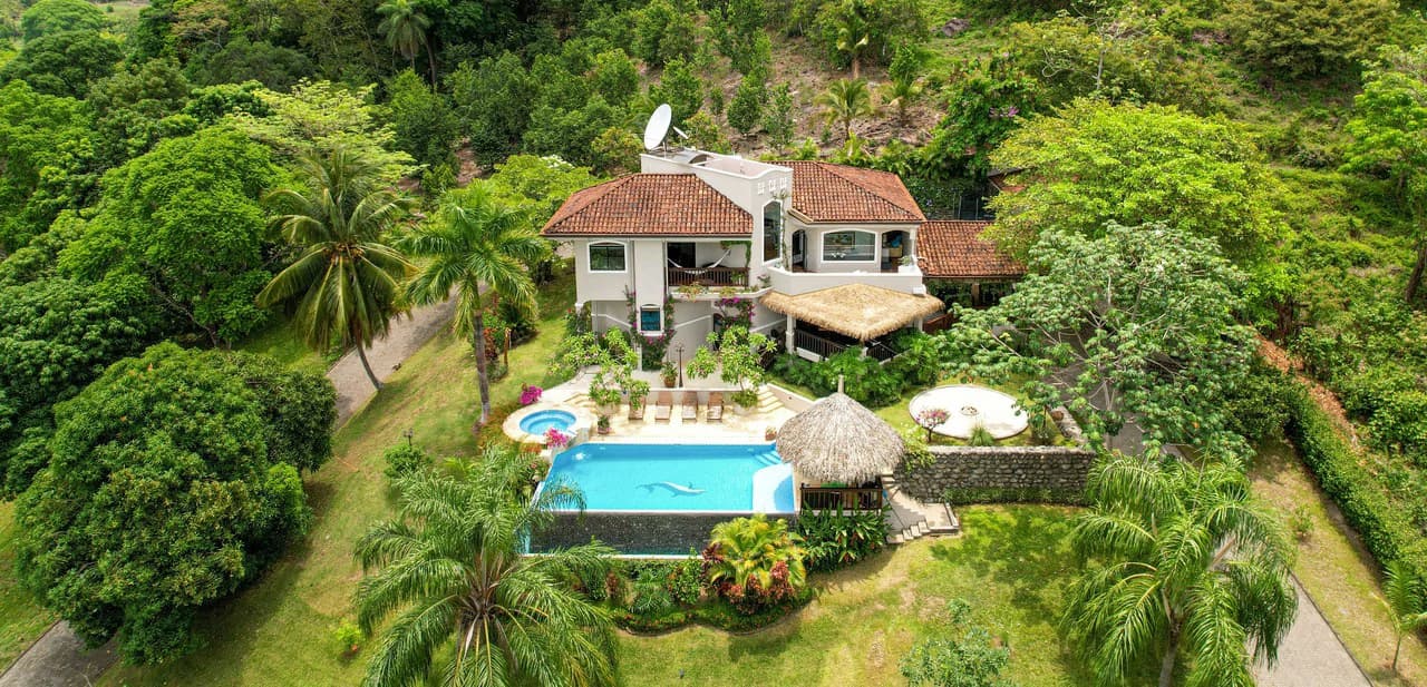 Private Oasis with Pool, Esparza