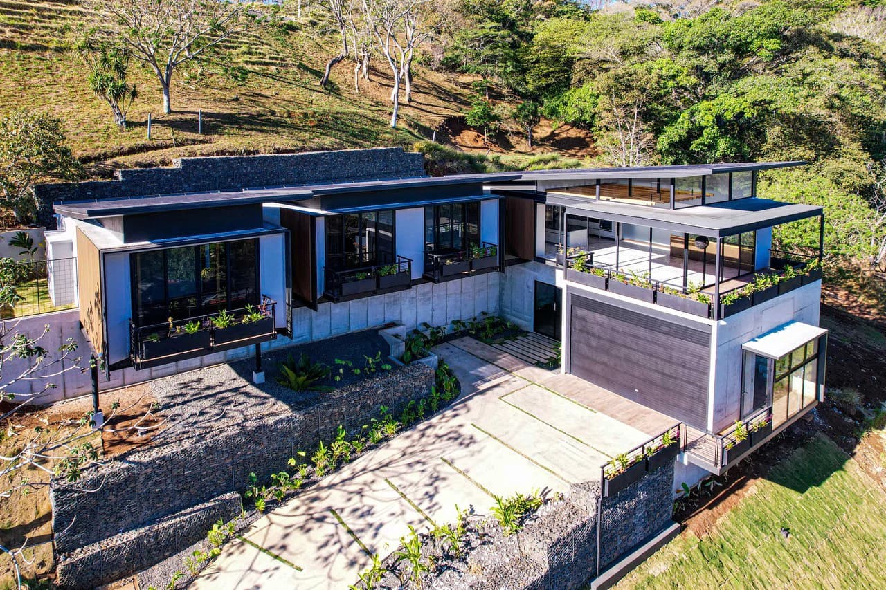 Modern Oasis Home for Sale in Naranjo
