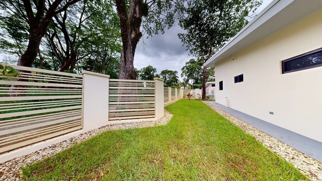 Modern 3-Bedroom Home Near Marino Ballena National Park – Central Uvita - photo 15