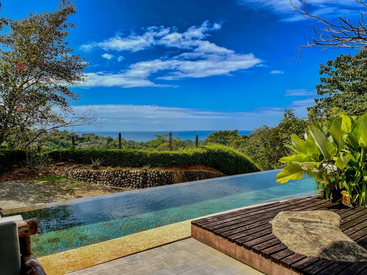 2.24 ACRES – 7 Bedrooms Ocean View Boutique Hotel With Two Pools, 5 Minutes to Uvita, Multiple Rental Options!! - photo 5