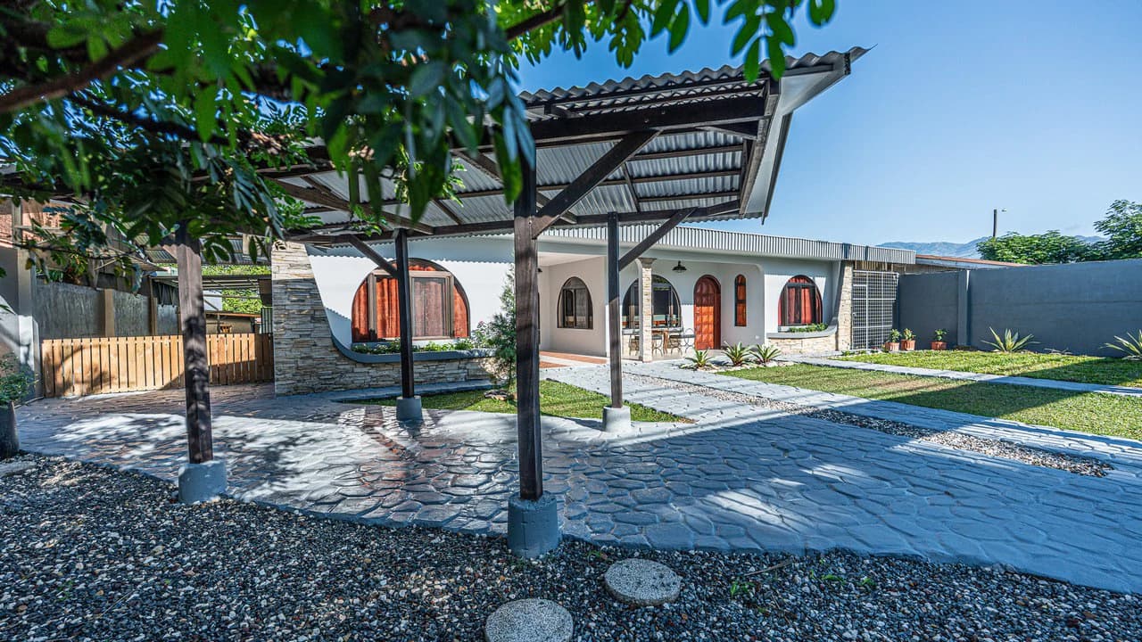 Completely Renovated 5 Bedroom Home in the Heart of San Isidro - photo 3
