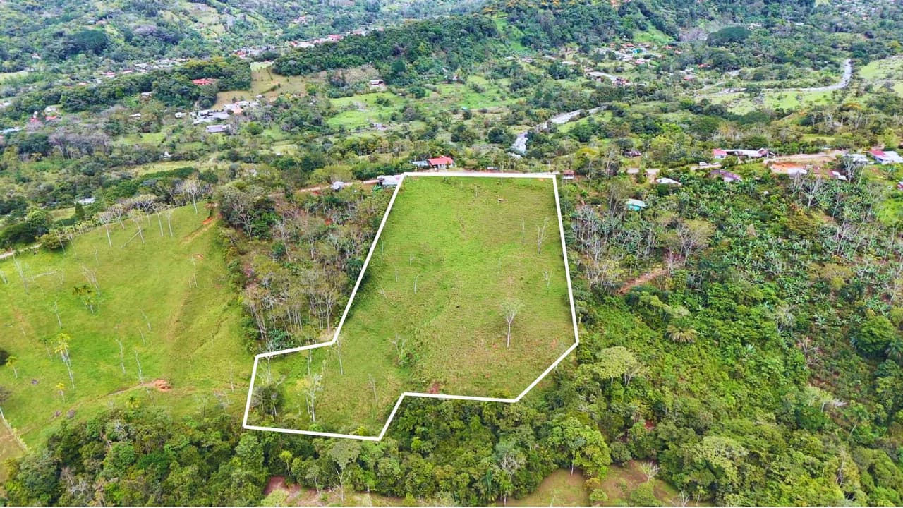 Countryside Home Construction Site For Sale in Daniel Flores