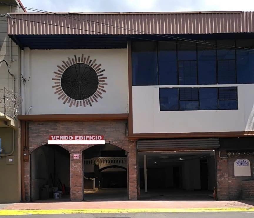 Downtown Hotspot...: Commercial Center close to Central Park