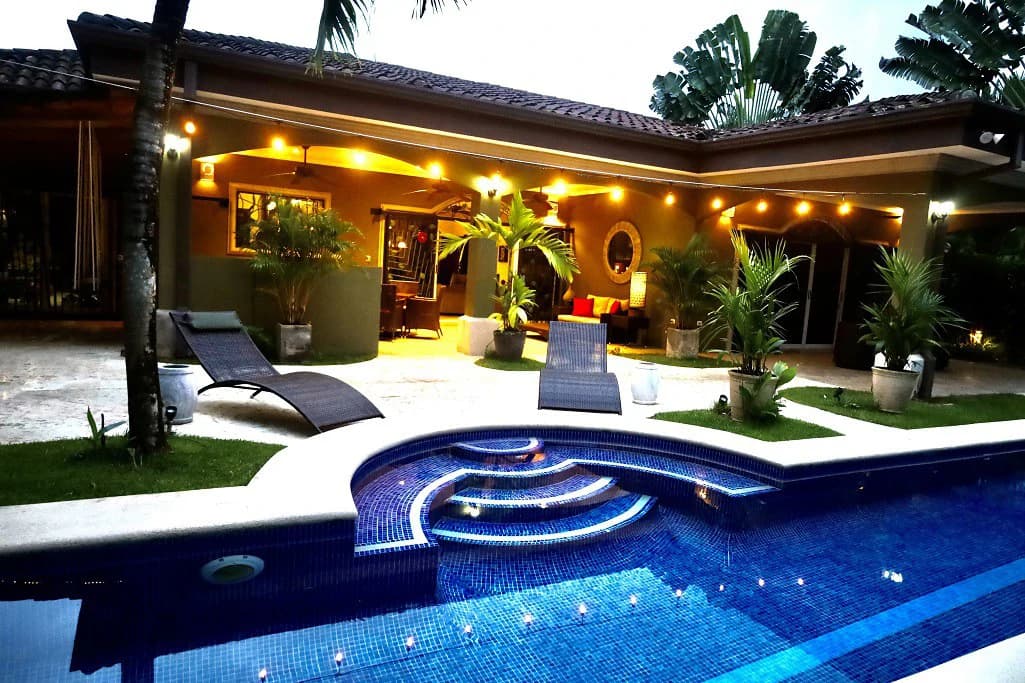 Incredible Casa Verde: Walk to the Beach in Bejuco!