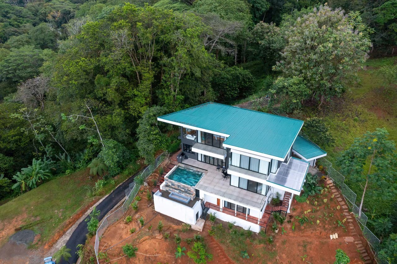 LUXURY PROPERTY WITH STUNNING OCEAN VIEWS IN UVITA, COSTA RICA. A GREAT INVESTMENT!: Mountain House For Sale in Uvita - photo 10