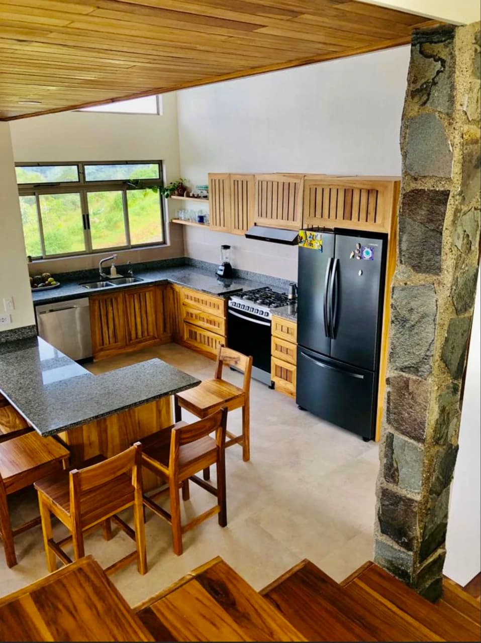 3 bedroom house with swimming pool & 2 Jungle Studios. - photo 10