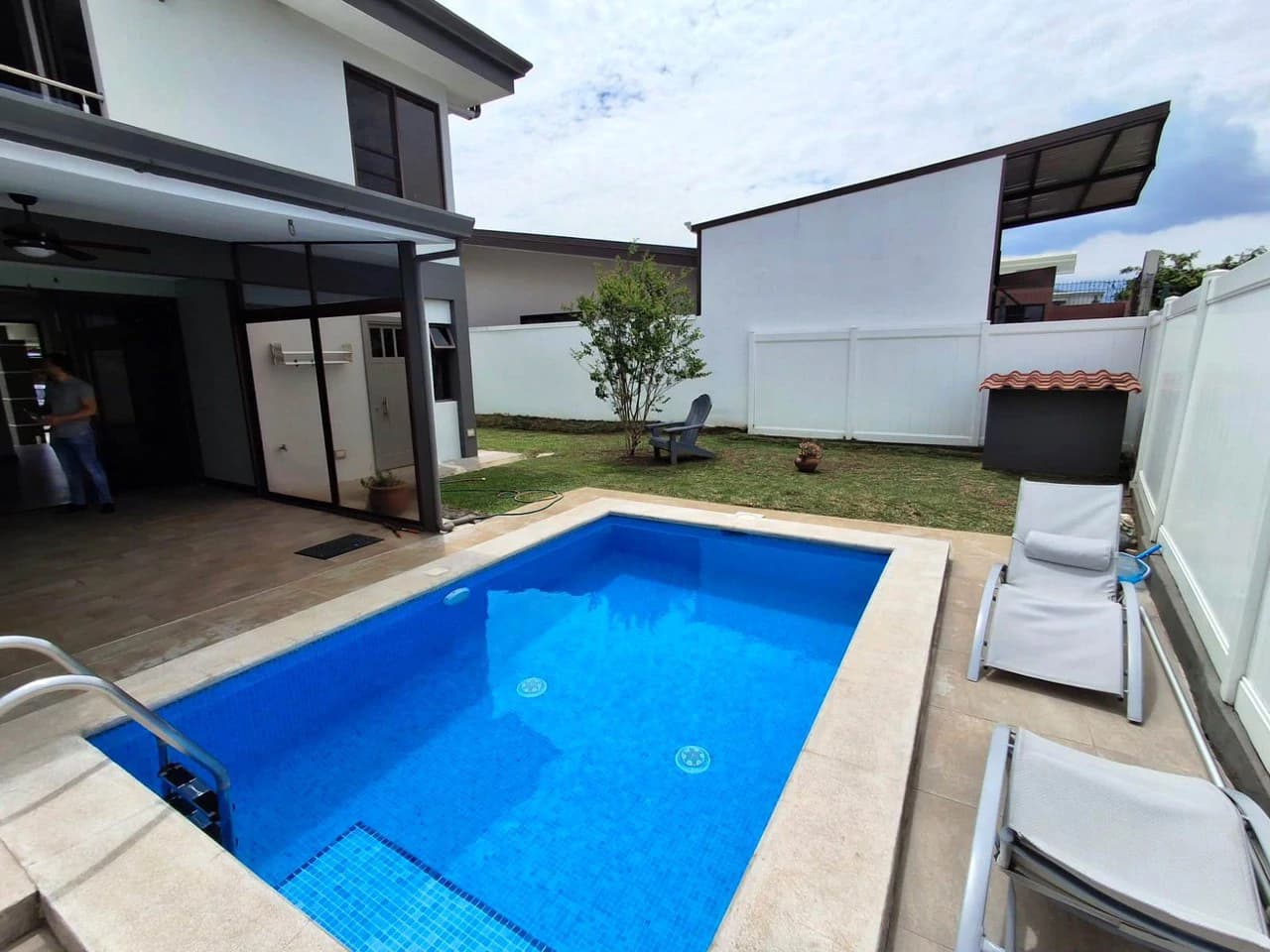 Move In Ready with private pool! - photo 11