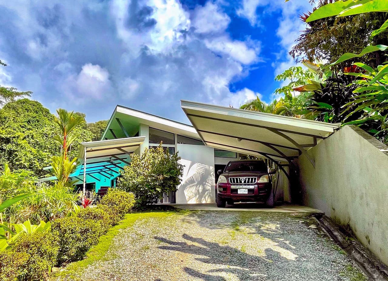 2.24 ACRES – 7 Bedrooms Ocean View Boutique Hotel With Two Pools, 5 Minutes to Uvita, Multiple Rental Options!! - photo 20