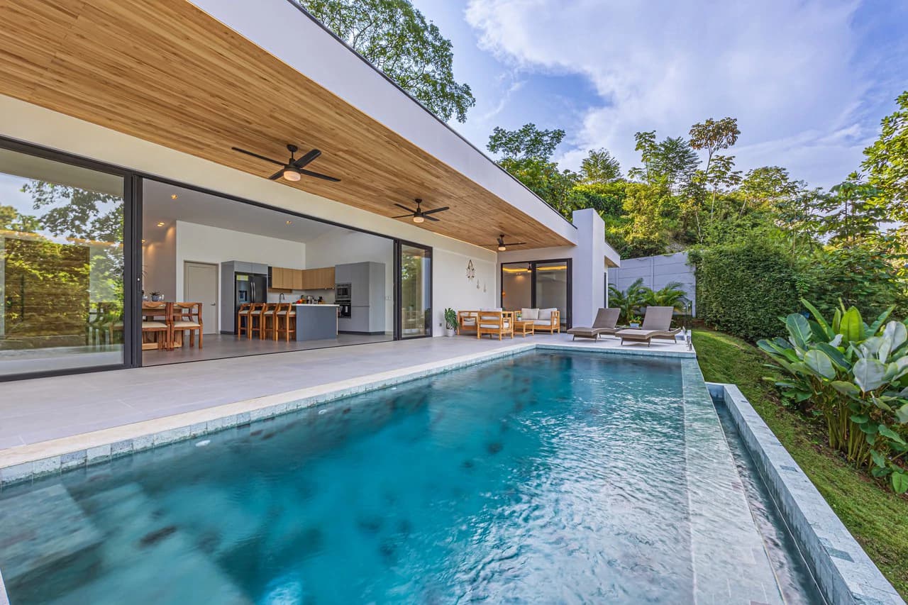 Luxury, Comfort & Investment Potential – Ocean-View Home in Uvita - photo 2