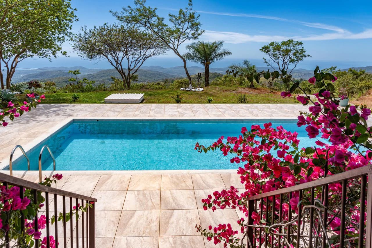 Casa Asia: Sweeping Ocean Views with All Solar Power - photo 2