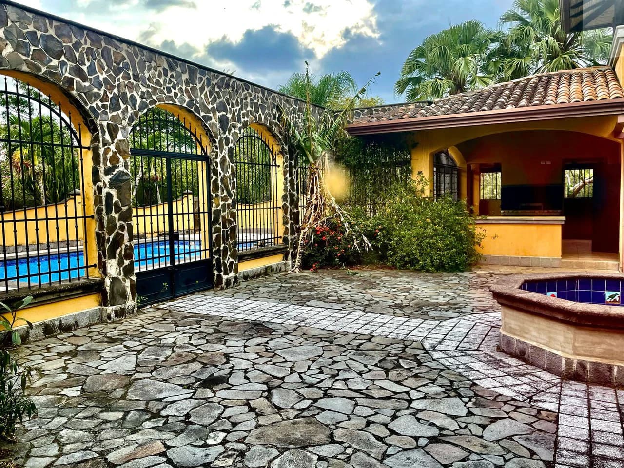 House for sale with pool in Hacienda los Reyes Alajuela Costa Rica - photo 4