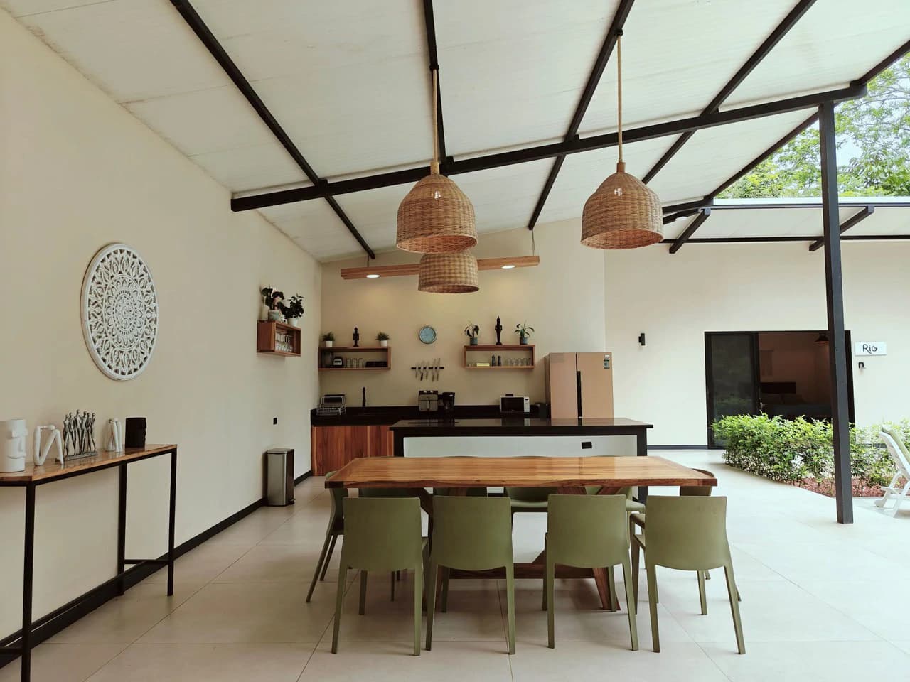 ID 751: Turn-Key Villa with Proven Income Near Cahuita National Park – Main House, Casita, and Stunning Pool on Over Half an Acre - photo 6