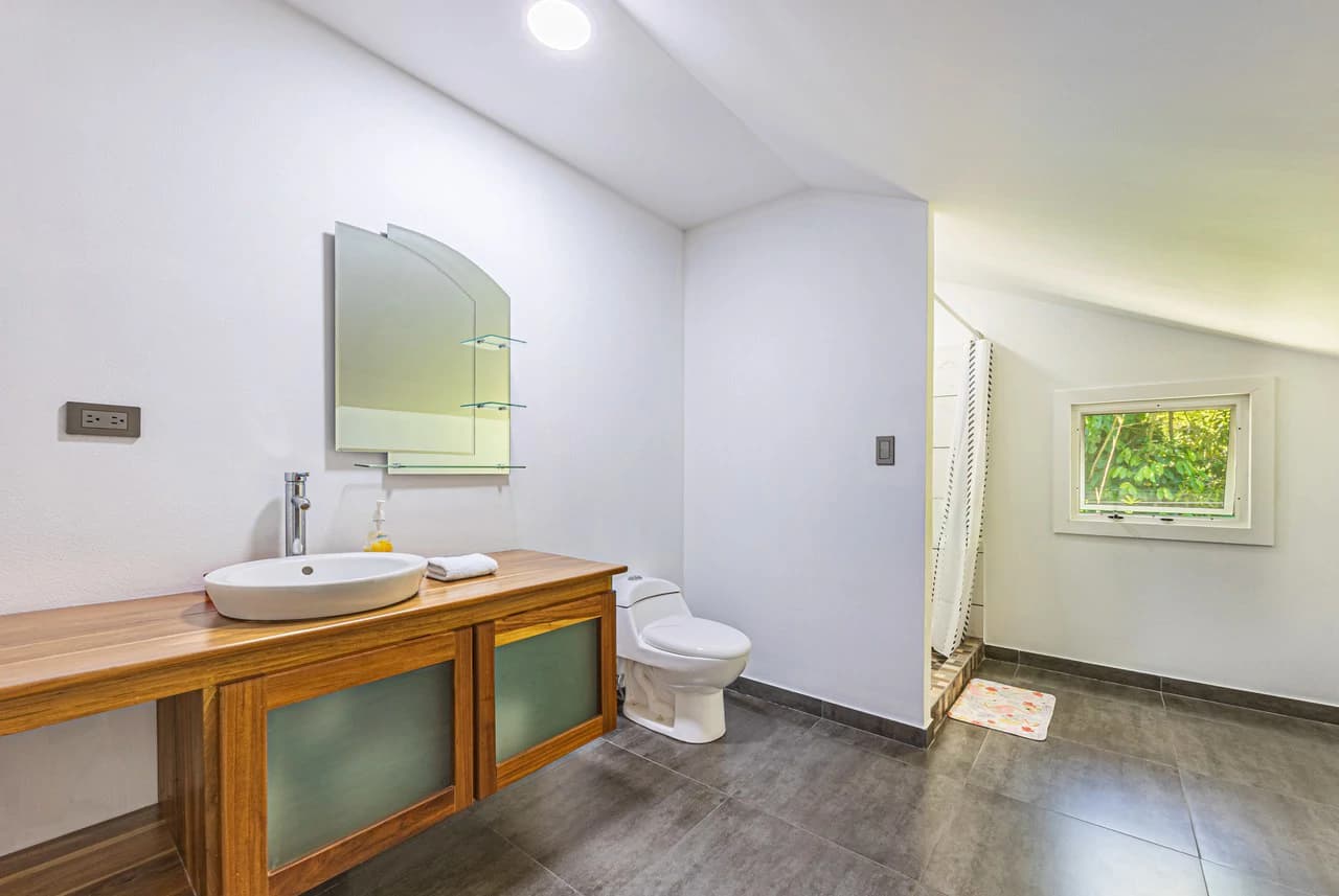 Exceptional 5-Bedroom Residence on Los Laureles Street – Prime Location & Versatile Layout - photo 18