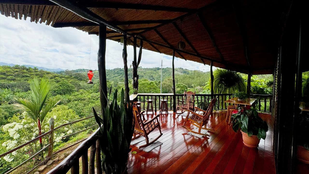 Charming Hardwood Cabin with Fruit Garden Near San Isidro - photo 15