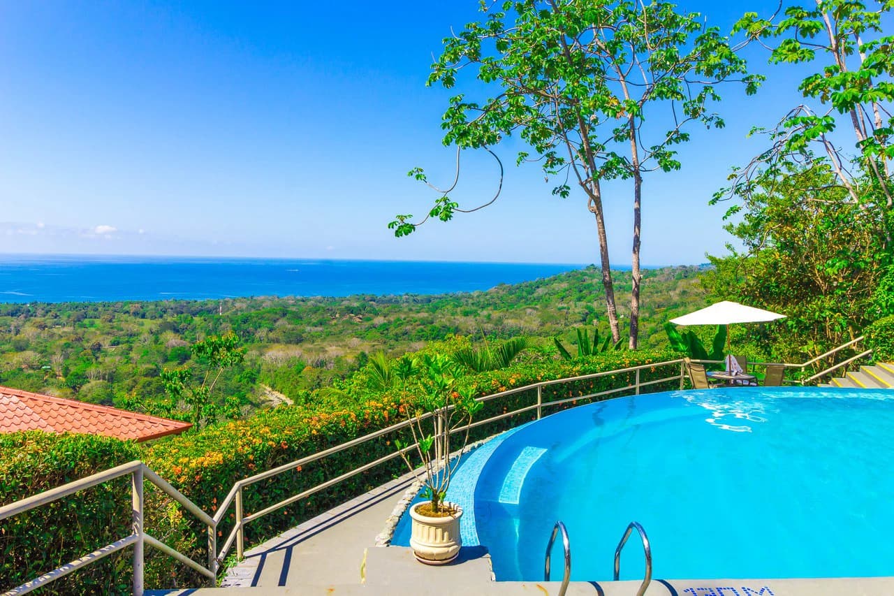 Popular 20-room Boutique hotel /retreat. Stunning ocean views - photo 25