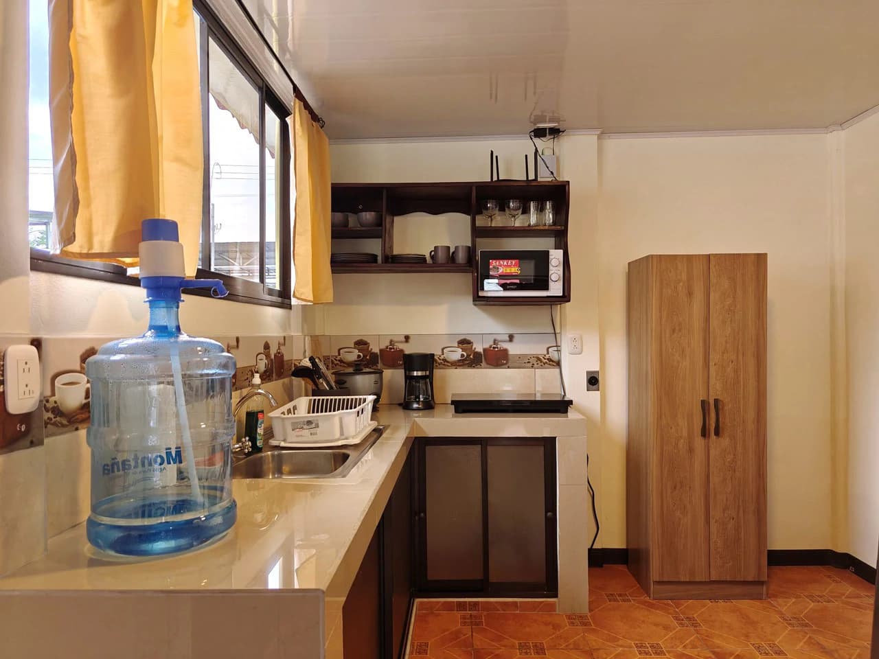 3 Bd/3 Ba - Triplex Apartment with Pool: in Hone Creek - photo 13