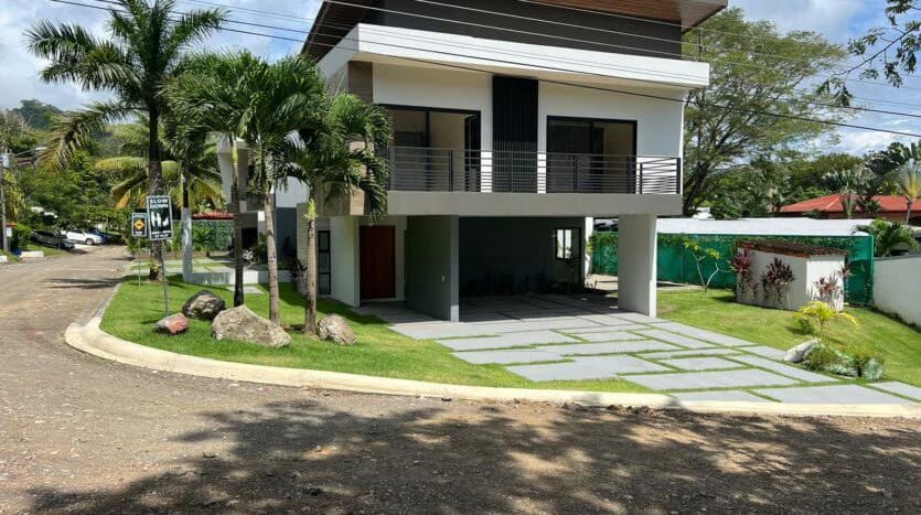 Beautiful Brand New Home in Hermosa!: Near the Beach in a Gated Community
