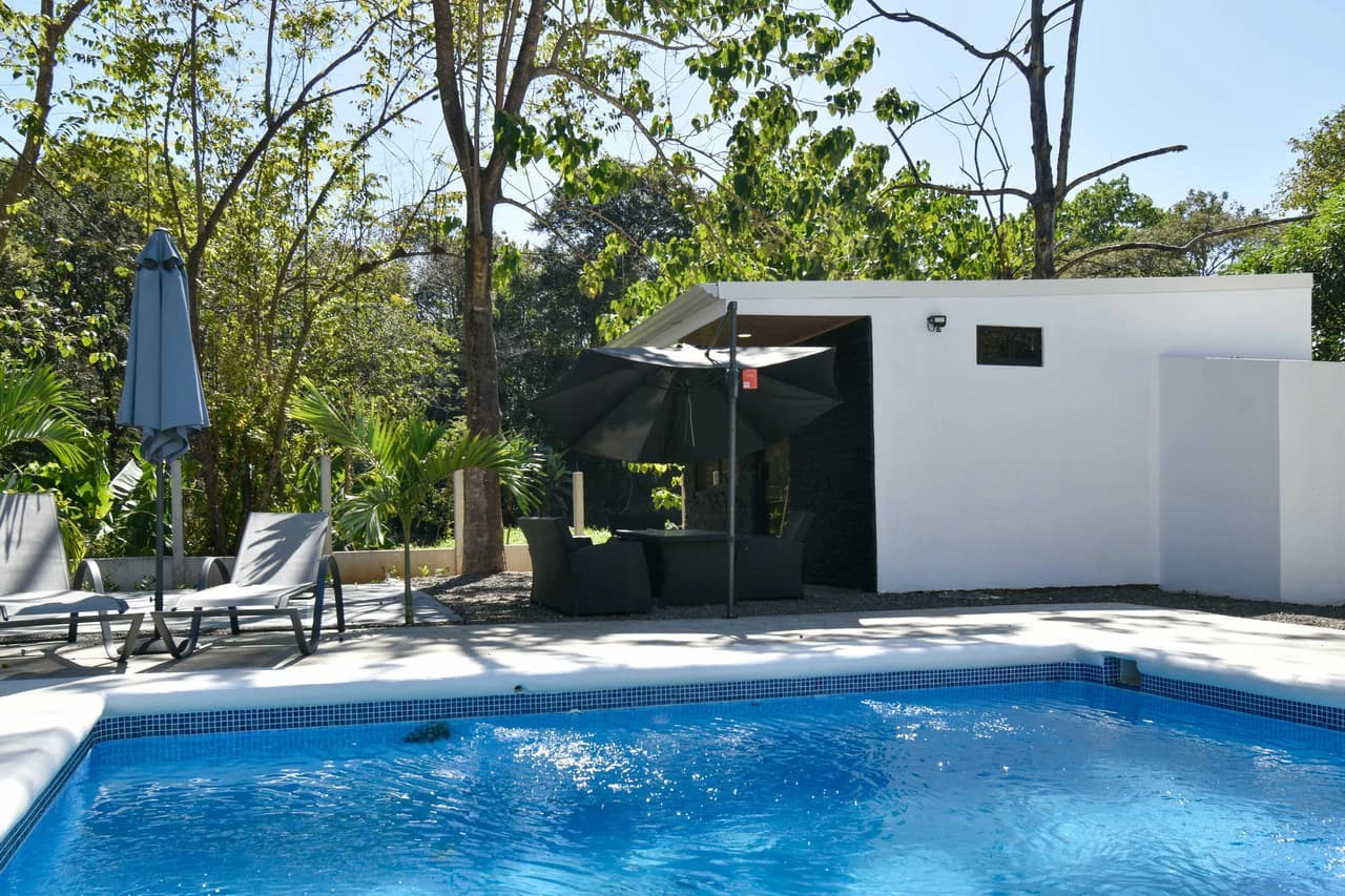 Home and Rental Apartment in Quiet Neighborhood - photo 3