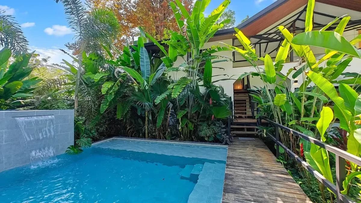 ID 775: 8 Bd/6 Ba - Retreat Property for Sale in Costa Rica