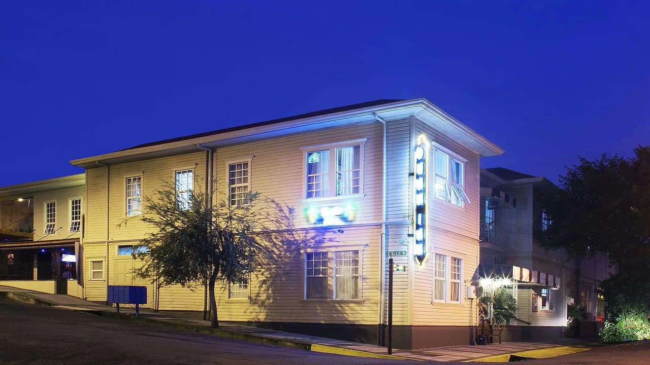 Historic Masterpiece: The Hotel Dunn Inn - photo 3