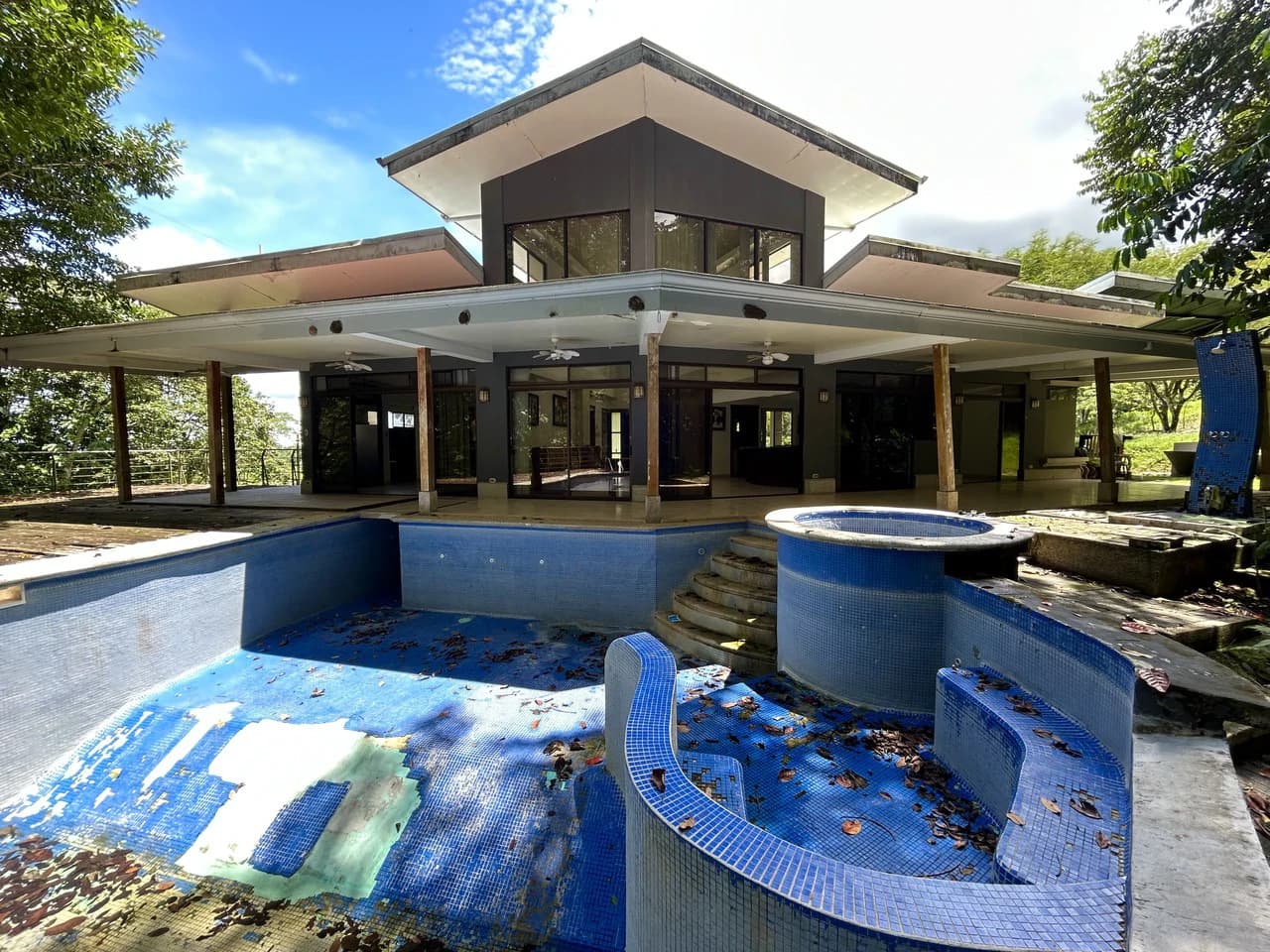 Fixer-Upper Home with an studio Office in Palmar Norte on a 7.58 Acres Property