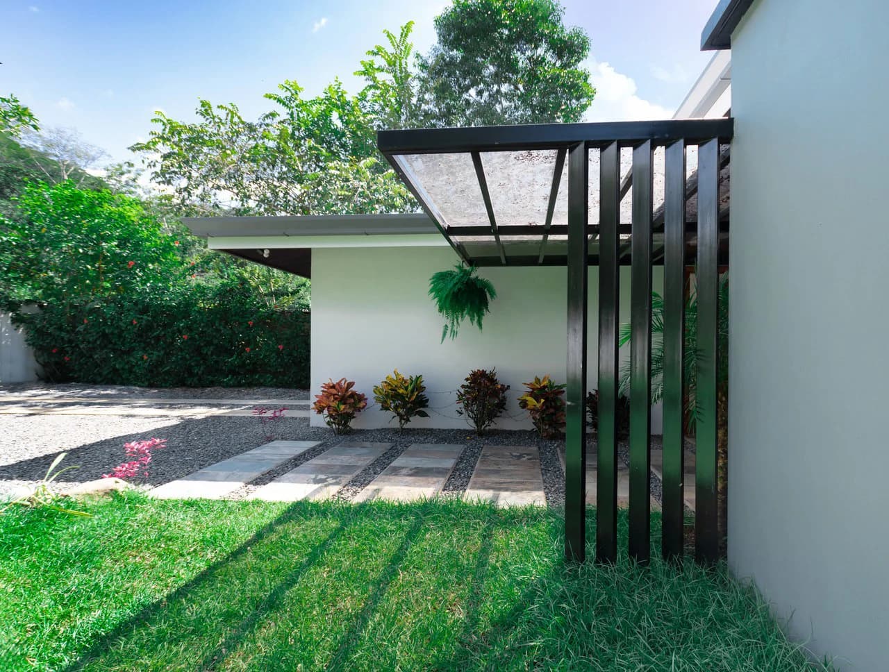 BRAND NEW 3-bedroom home, 5 minutes to Dominical Beach. - photo 34