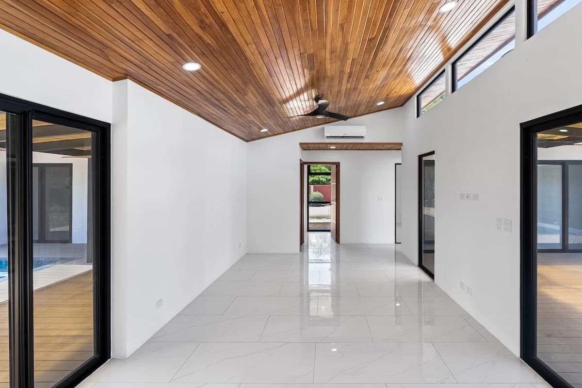 Casa Solana: Brand-New Modern Home in Palm Beach Estates, 2-Minute Walk to the Beach! - photo 17