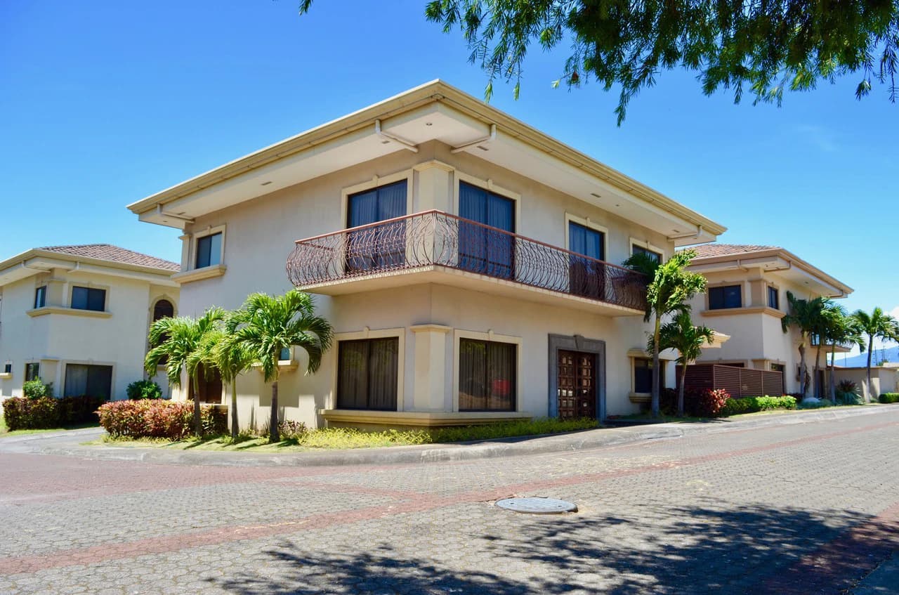 House for sale in Belen, Heredia, Costa Rica. Totally furnished!!!