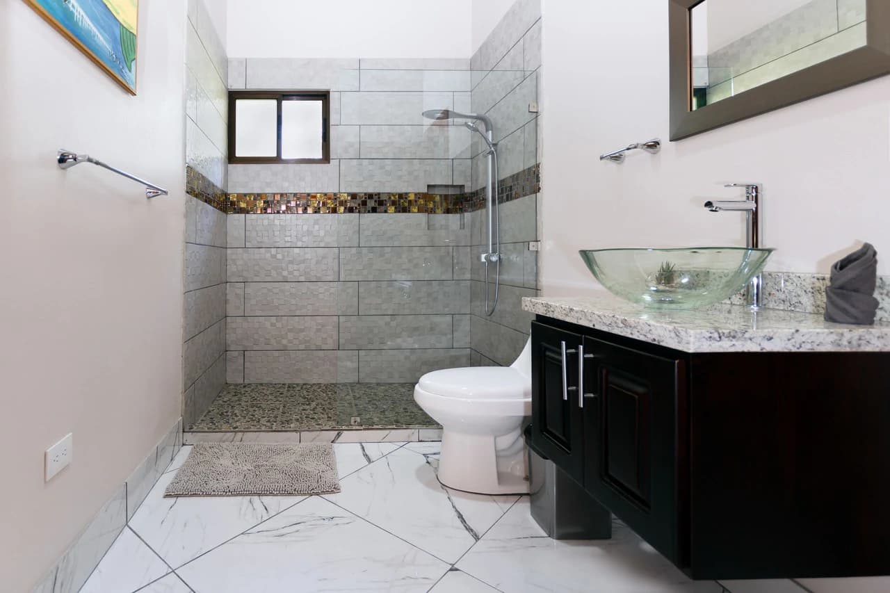 BRAND NEW 3-bedroom home, 5 minutes to Dominical Beach. - photo 20