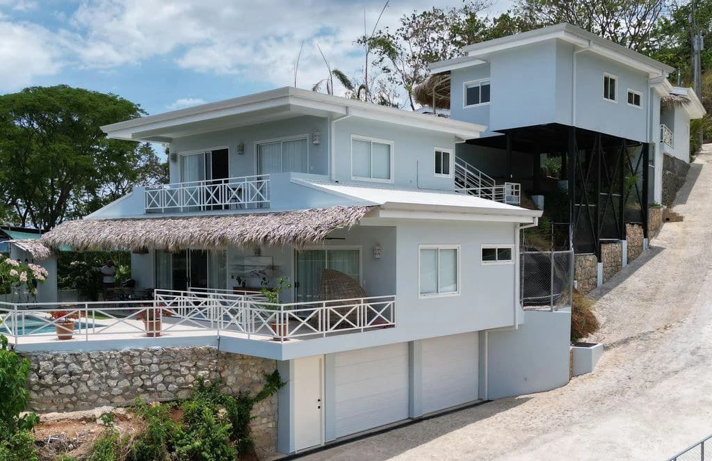 Villa Caribe & Lodge: Luxury Caribbean-Style Retreat with Stunning Ocean and Jungle Views, 3 High-End Lodges & Elegant Main Residence - photo 4