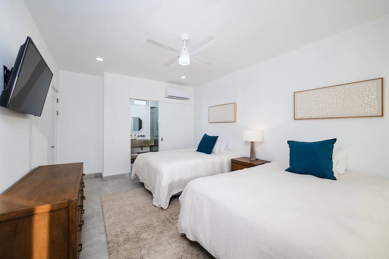 The Enclave: Ultra-Modern 5 Bedroom Villa Located Minutes From the Beach! - photo 34