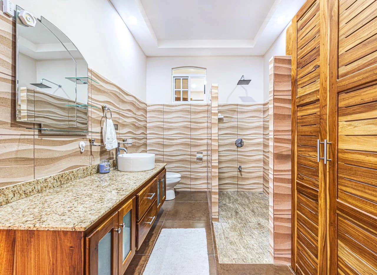 Exceptional 5-Bedroom Residence on Los Laureles Street – Prime Location & Versatile Layout - photo 11