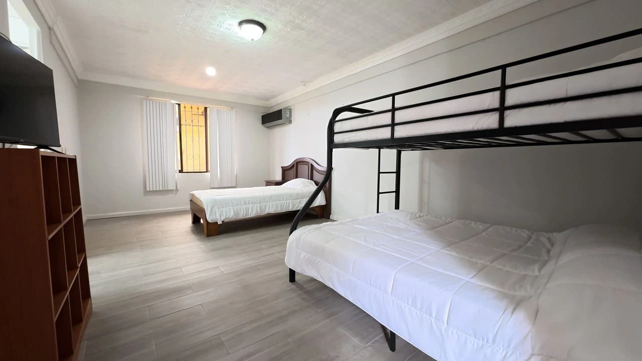 HOUSE FOR SALE, LOCATED IN THE CENTER OF PEREZ ZELEDON: Elegant and spacious turnkey house for sale in the center of Perez Zeledon - photo 13