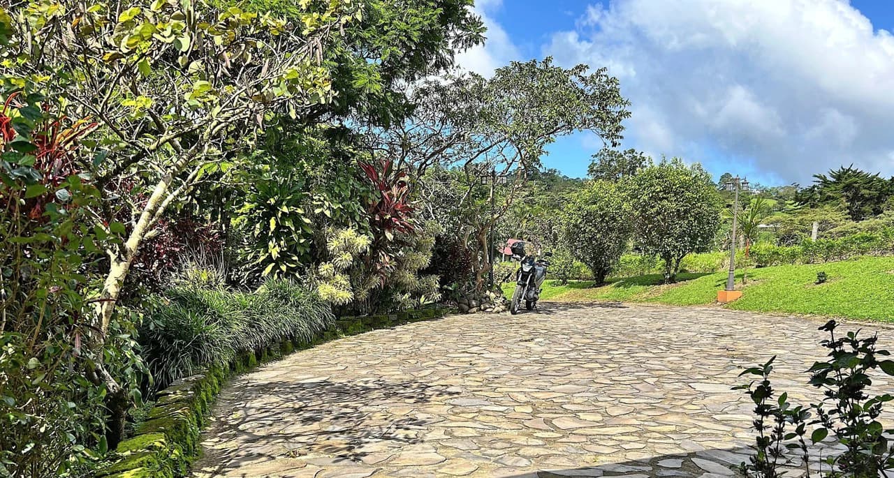 VILLA PIETRA: CAPTIVATING LAKE ARENAL ESTATE WITH GUEST CASITA - photo 41