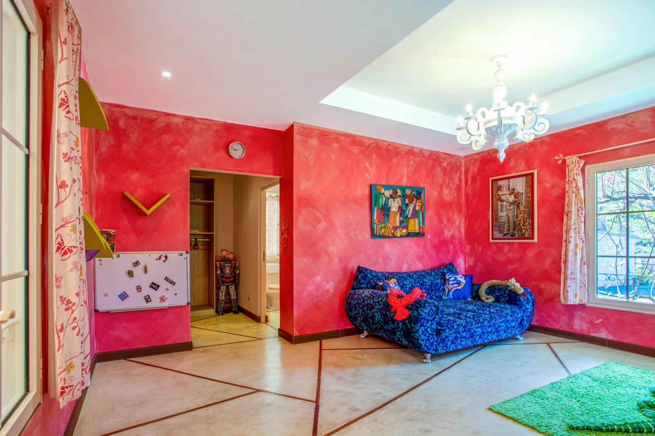 LUXURY PROPERTY HOUSE AND 5 APARTMENT SANTA ANA: Incredible property to live or invest. Ideal for single space. . This beautiful property measures 4857 m2 of lot with a street front of 23m2 and 432 m2 - photo 29