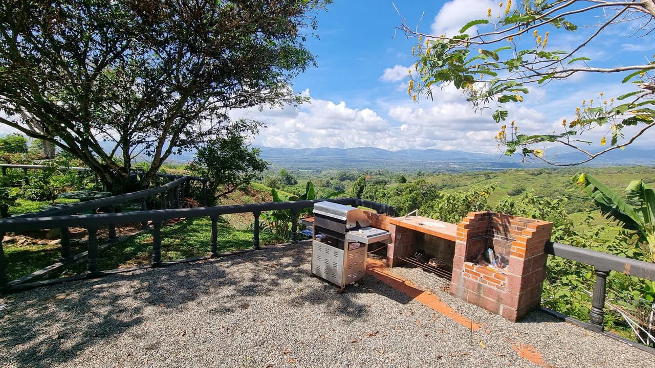 CASA SANTA ELENA: BEAUTIFUL HOUSE FOR SALE, WITH AMAZING VIEWS, 4 BDRM IN THE HEART OF SANTA ELENA - photo 19
