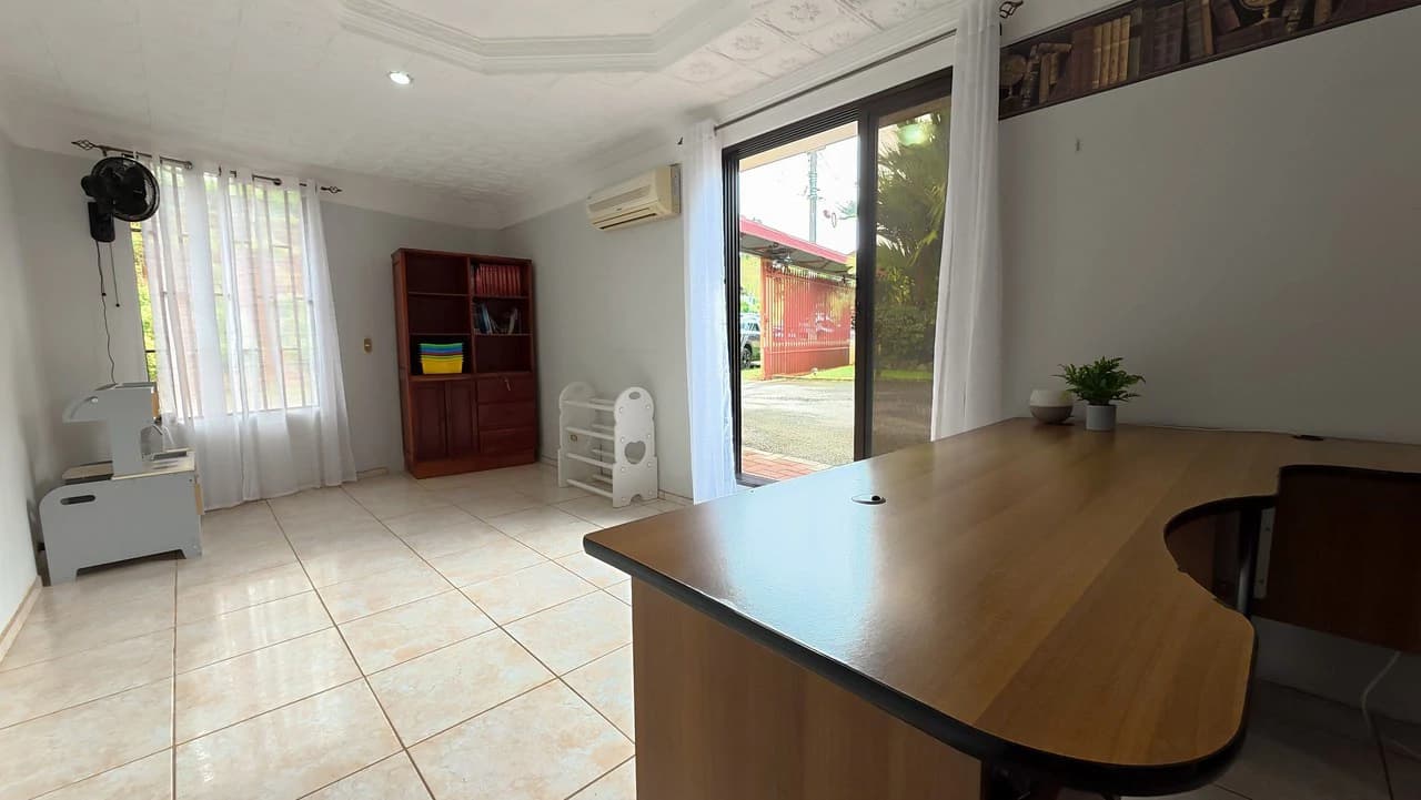 HOUSE FOR SALE, LOCATED IN THE CENTER OF PEREZ ZELEDON: Elegant and spacious turnkey house for sale in the center of Perez Zeledon - photo 18