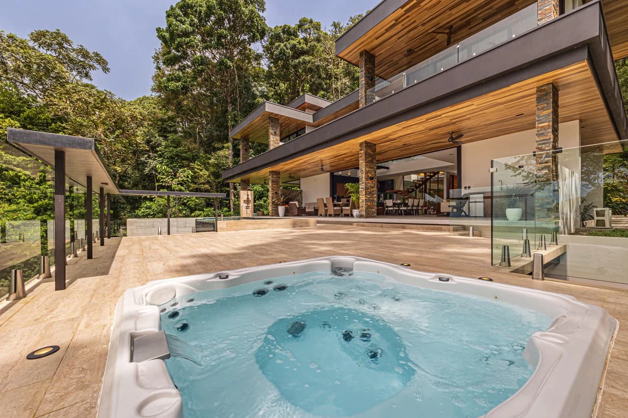 Casa Koules: Architectural 5-Bedroom Oceanview Estate in Prestigious Costa Verde Estates - photo 60