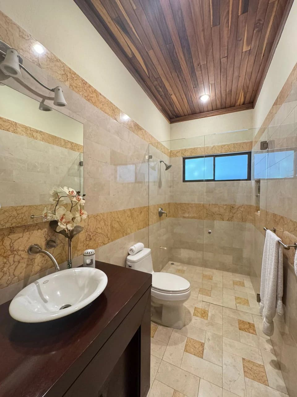 Zurcher Masterpiece Heredia: Splendid one story home - photo 16