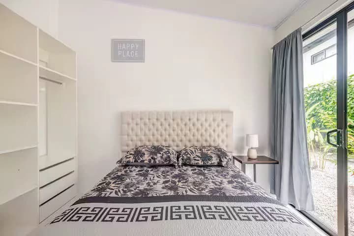 Butterfly Wings House 3 Bed 2 Bath Walking Distance To Town - photo 24